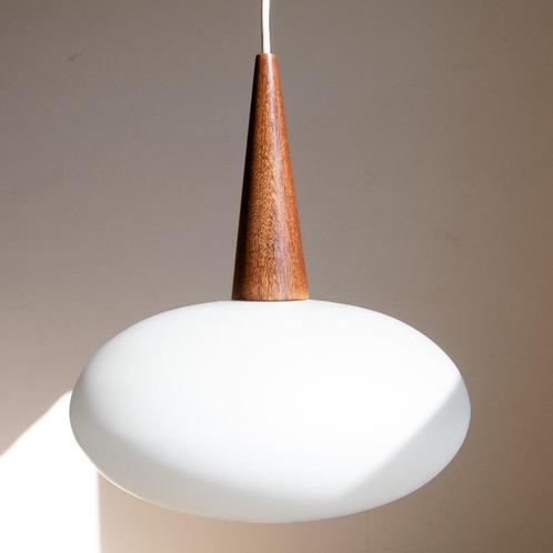 Prachtige vintage hanglamp (Louis Kalff), Huis en Inrichting, Lampen | Hanglampen, Gebruikt, Glas, Hout, Ophalen of Verzenden
