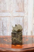 Bronzen Belld van een Liggende Neushoorn GRATIS LEVERING, Antiek en Kunst, Verzenden, Brons