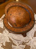 Antieke wereldbol, Enlèvement, Maison et Meubles