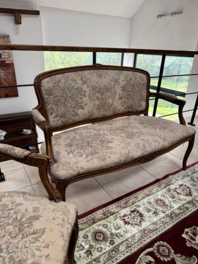 Fauteuils anciens, Enlèvement