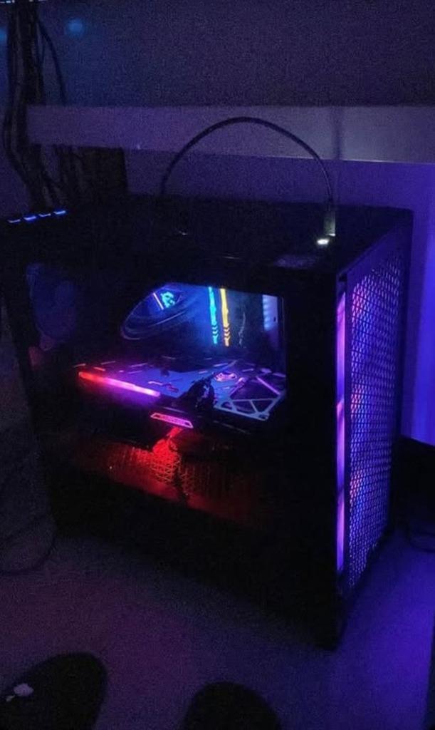 Hoogwaardige gaming-setup, compleet met scherm, headset,..., Computers en Software, Desktop Pc's, Zo goed als nieuw, 4 Ghz of meer