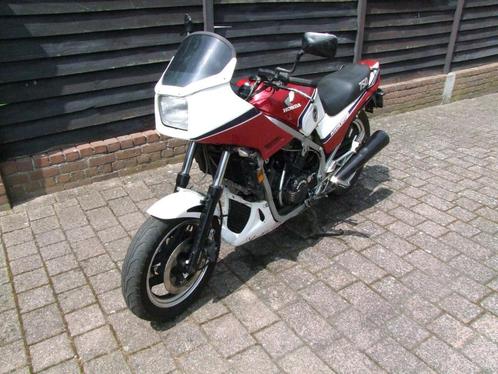 Oldtimer / youngtimer  Honda VF 750 F, Motoren, Motoren | Honda, Particulier, Toermotor, 2 cilinders, Ophalen