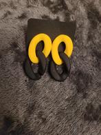 Nieuwe geel/zwarte oorbellen met dubbele schakel, Handtassen en Accessoires, Oorbellen, Nieuw, Ophalen of Verzenden, Zwart