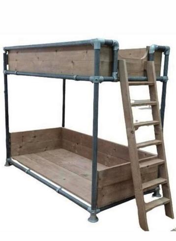 Steigerhouten buisbed met een relaxplateau. Moet weg!!!!!! beschikbaar voor biedingen