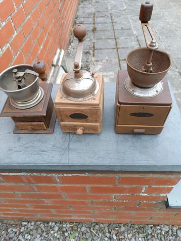 A vendre 3 vieux moulin à café beschikbaar voor biedingen