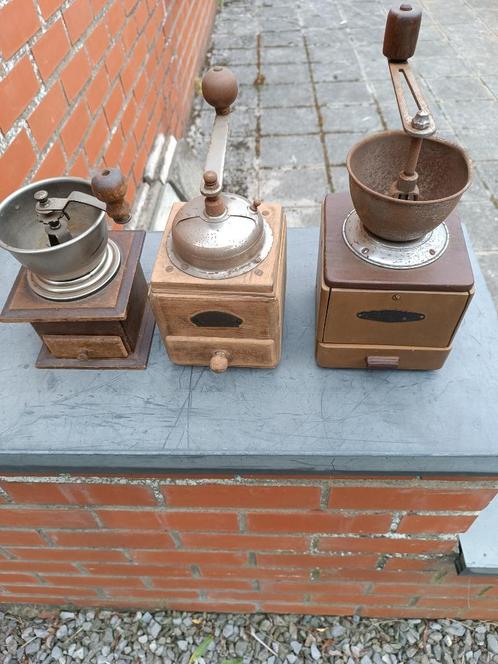 A vendre 3 vieux moulin à café, Antiek en Kunst, Antiek | Keukengerei, Ophalen
