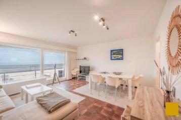 Vakantie appartement zeedijk Knokke-Heist; 2 slk & 2 badk beschikbaar voor biedingen