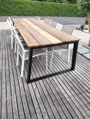 Moderne buiten eettafel NIEUW beschikbaar voor biedingen