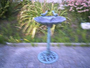 Tuingerief vogelbad beschikbaar voor biedingen