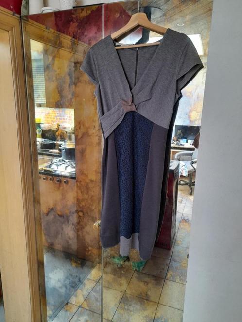 Grijze jurk '... et amo'  Maat IT 44 EU 38, Kleding | Dames, Jurken, Gedragen, Maat 38/40 (M), Grijs, Onder de knie, Ophalen of Verzenden