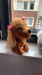 Chien peluche qui obéît