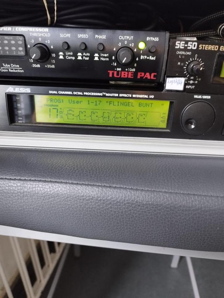 alesis quadraverb2/echo amtech age one (the shadows sound), Muziek en Instrumenten, Effecten, Ophalen of Verzenden