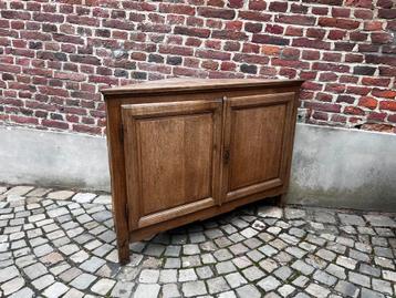 Hoekkastje beschikbaar voor biedingen