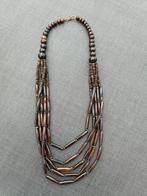Halsketting. Kunststof. Lengte: 35 cm. Gebruikt., Handtassen en Accessoires, Kettingen, Ophalen of Verzenden, Gebruikt, Bruin