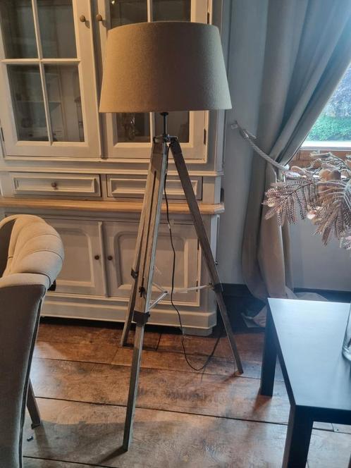 Mooie degelijk vloerlamp, Huis en Inrichting, Lampen | Vloerlampen, Zo goed als nieuw, Ophalen of Verzenden