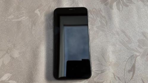 Iphone 11 64 giga de mémoire avec deux coques de protection, Telecommunicatie, Mobiele telefoons | Apple iPhone, Zo goed als nieuw