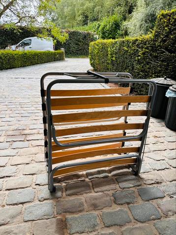 Klapbed vouwbed beschikbaar voor biedingen