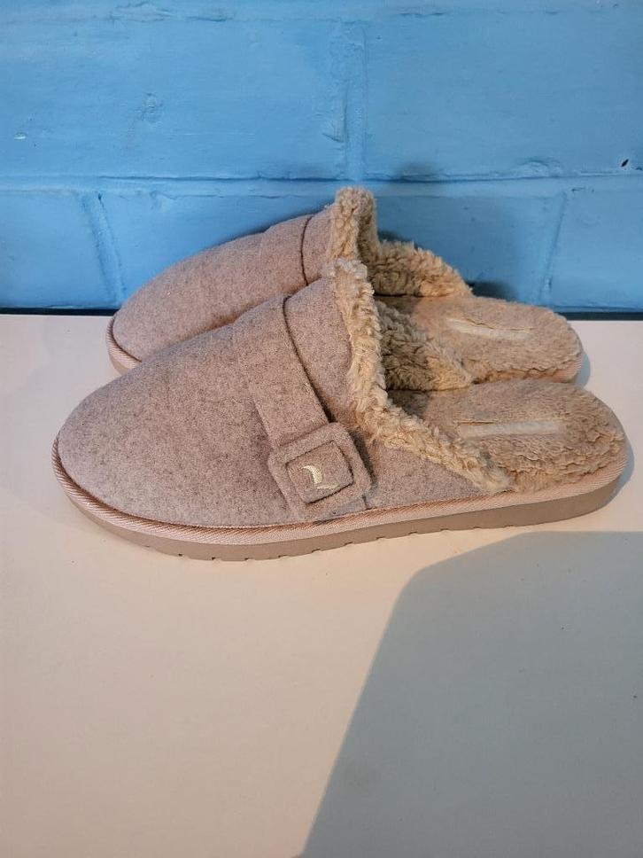 Nieuwe pantoffels dames., Kleding | Dames, Schoenen, Nieuw, Pantoffels of Sloffen, Overige kleuren, Ophalen