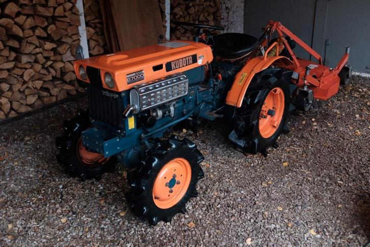 Kubota b7000 + maaier + trekdriehoek, Zakelijke goederen, Landbouw | Tractoren, Ophalen