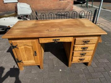 Eiken bureau disponible aux enchères