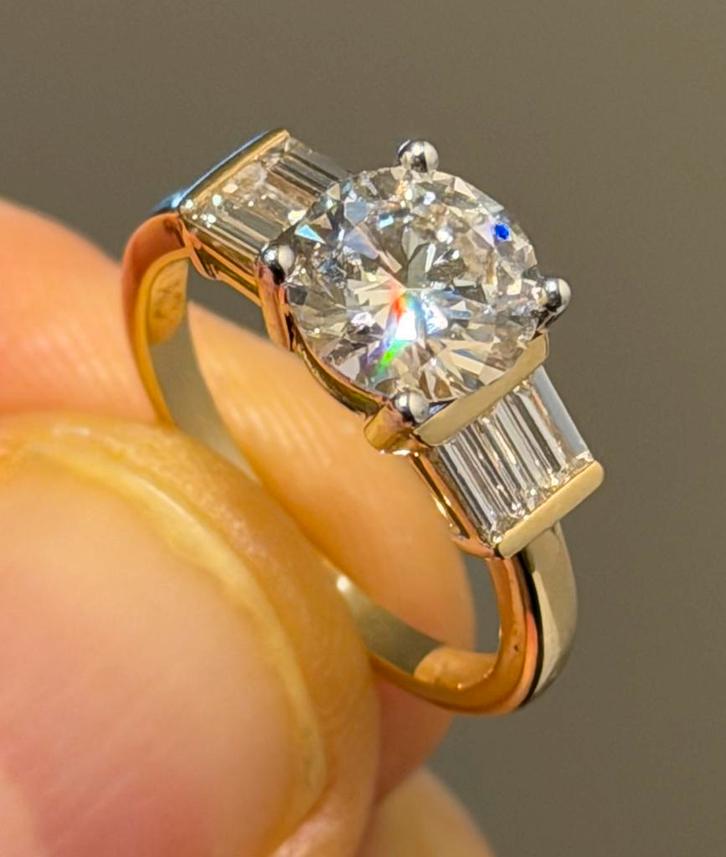 Gouden ring met diamanten totaal 2.42crt met certificaat!, Handtassen en Accessoires, Ringen, Nieuw, Dame, 17 tot 18, Geel, Goud