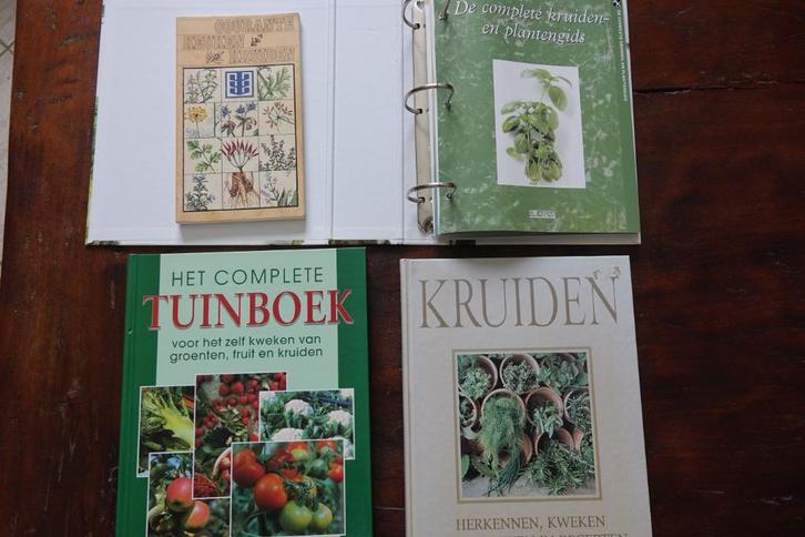 4 boeken over kweken van kruiden (en groenten en fruit), Boeken, Wonen en Tuinieren, Gelezen, Moestuin, Ophalen of Verzenden