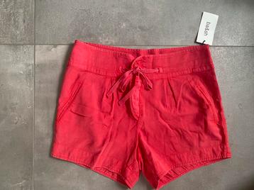 Ba&sh - Koraalrode short. Maat 1. Nieuw, Enlèvement ou Envoi, Taille 36 (S), Ba&sh, Courts