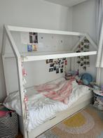 Wit kinderbed - huisbed met logeerlade - 90x200cm, Kinderen en Baby's, Ophalen, 85 tot 100 cm, Gebruikt, Matras