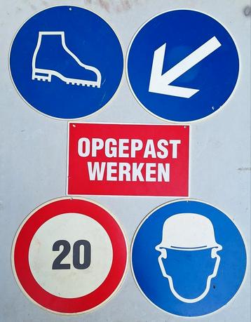Pictogram plakkaten
Diameter 30cm
Harde plastiek, Enlèvement ou Envoi