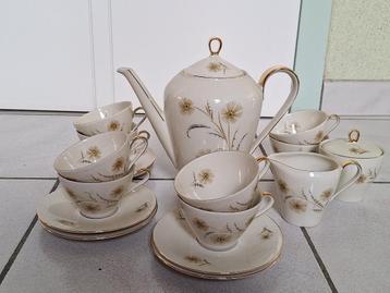 oud koffieservies beige  beschikbaar voor biedingen