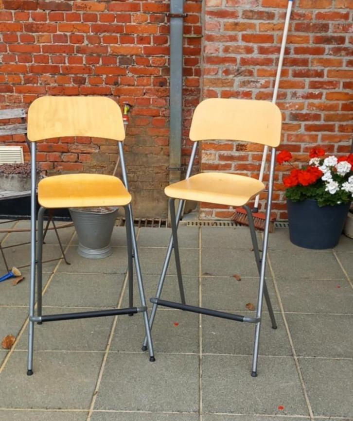 Opklapbare barstoel (2 stuks ter beschikking), Huis en Inrichting, Barkrukken, Zo goed als nieuw, 60 tot 90 cm, Hout, Metaal, 2 krukken