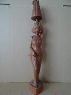 Statue indonésienne Bali femme indonésienne avec panier 59cm, Antiquités & Art, Art | Sculptures & Bois, Enlèvement ou Envoi