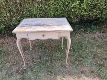 Table basse beschikbaar voor biedingen