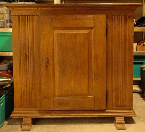 Antieke kleine kast / TV meubel, Antiek en Kunst, Antiek | Meubels | Kasten, Ophalen