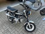 Honda dax skyteam 50cc, Fietsen en Brommers, Ophalen, Zo goed als nieuw