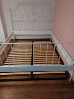 Landelijk bed met metalen frame + lattenbodem, Wit, Tweepersoons, Ophalen of Verzenden, Zo goed als nieuw