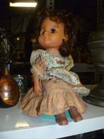 OUDE POP MET MUZIEKDOOS RONDDRAAIEND, Ophalen