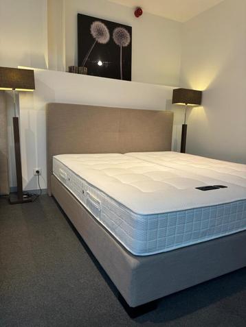 Boxspring Pullman Silverline compleet showroom 180cmx 20 cm  beschikbaar voor biedingen