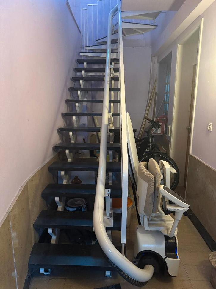 Thyssenkrupp Flow Swing traplift, Diversen, Trapliften, Gebruikt, Met bocht, Ophalen