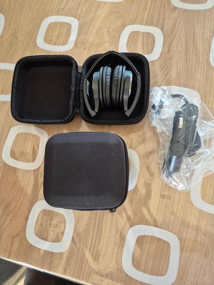 Peugeot Koptelefoon uitgerust met flexibele oordopjes, 2-kan, Audio, Tv en Foto, Hoofdtelefoons, Nieuw, Over oor (circumaural)