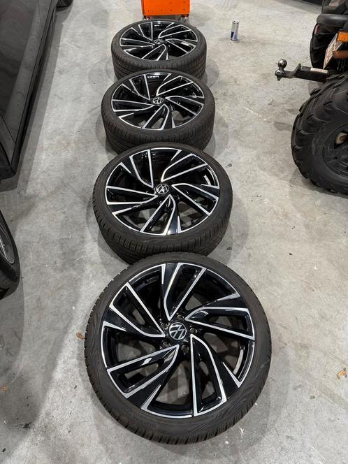 19 INCH ORIGINELE ADELAIDE GTI VELGEN GOLF 8 5H0601025R, Auto-onderdelen, Banden en Velgen, Band(en), All Season, 19 inch, 235 mm