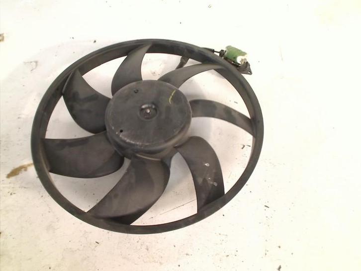 KOELVENTILATORMOTOR Volkswagen Up! (121) (01-2011/08-2020), Auto-onderdelen, Airco en Verwarming, Volkswagen, Gebruikt