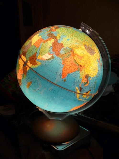 ancien globe terrestre ( années 50 ), Maison & Meubles, Accessoires pour la Maison | Globes, Comme neuf, Enlèvement