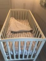 Mooi wit baby bedje, Kinderen en Baby's, Ophalen of Verzenden, Zo goed als nieuw, Matras