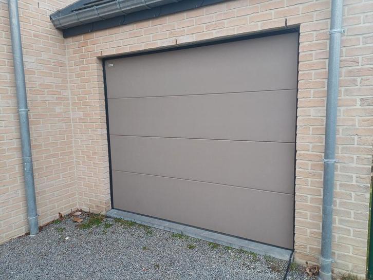 Porte de garage sectionnelle isolée 250x200 Halloin motorisé, Doe-het-zelf en Bouw, Rolluiken, Gebruikt, 200 cm of meer, 200 cm of meer
