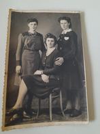 Postkaart - portret 3 jonge vrouwen,  1930, Verzamelen, Ophalen of Verzenden, 1920 tot 1940, Ongelopen