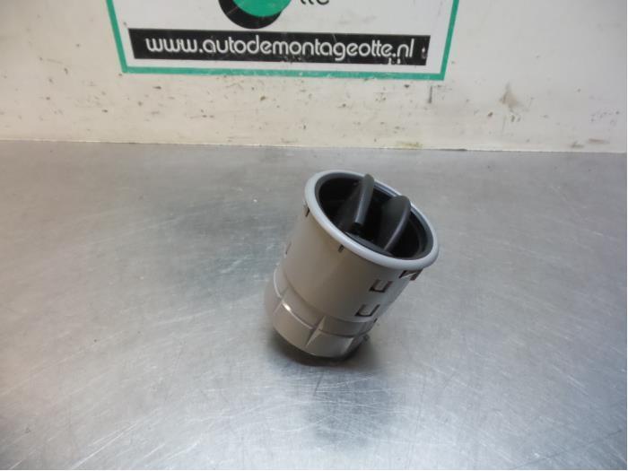 Grille aération tableau de bord d'un Peugeot Partner (Partn, Autos : Pièces & Accessoires, Tableau de bord & Interrupteurs, Peugeot