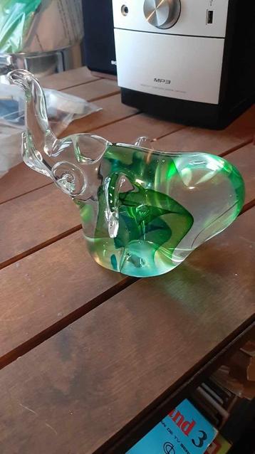 glazen beeld van Murano  een olifant beschikbaar voor biedingen