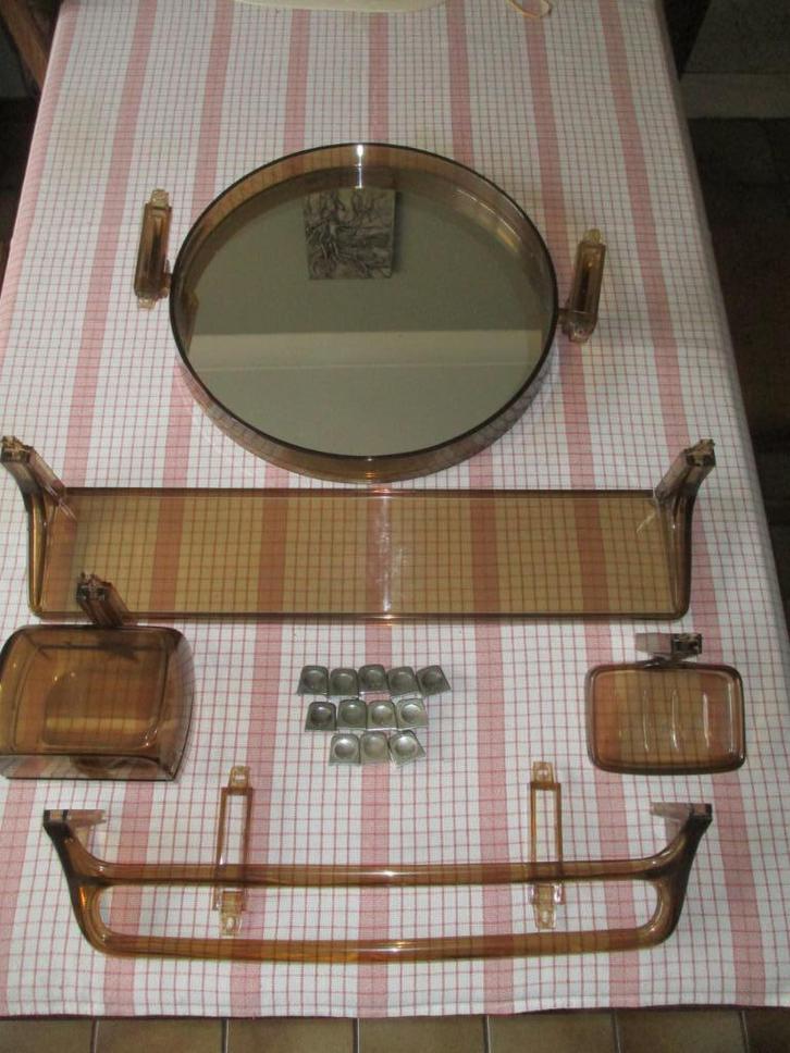 Vintage badkamer garnituur uit de seventies, Huis en Inrichting, Badkamer | Badtextiel en Accessoires, Gebruikt, Overige typen