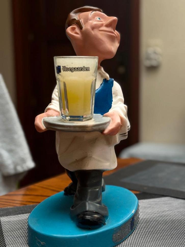Hoegaarden beeldje – ober “Milleke” met bierglas, Verzamelen, Biermerken, Gebruikt, Overige typen, Overige merken, Ophalen